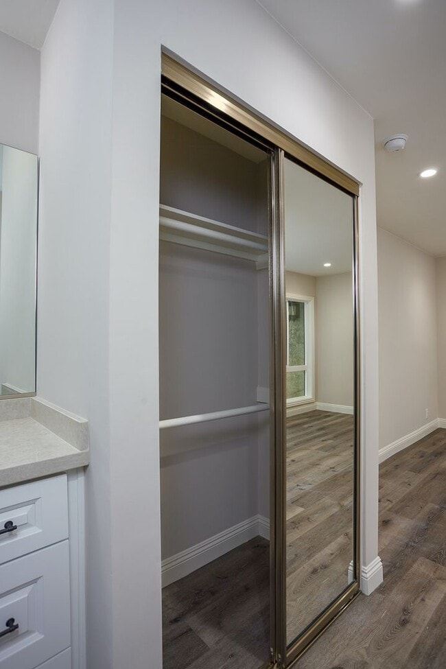 Building Photo - Newly Renovated 2 Bed + 2 Bath Condo in Pr...