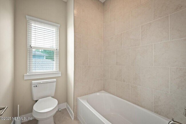 Building Photo - 305 Seahill Dr