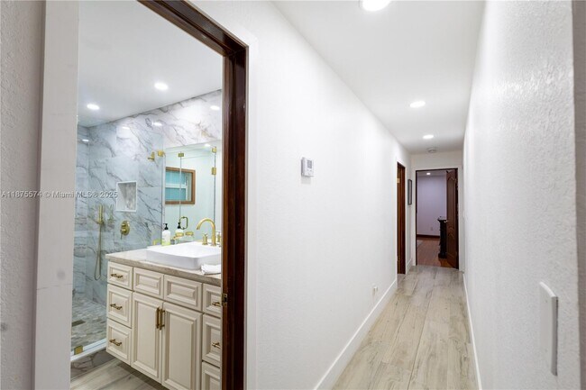 Building Photo - 14500 SW 17th Ct