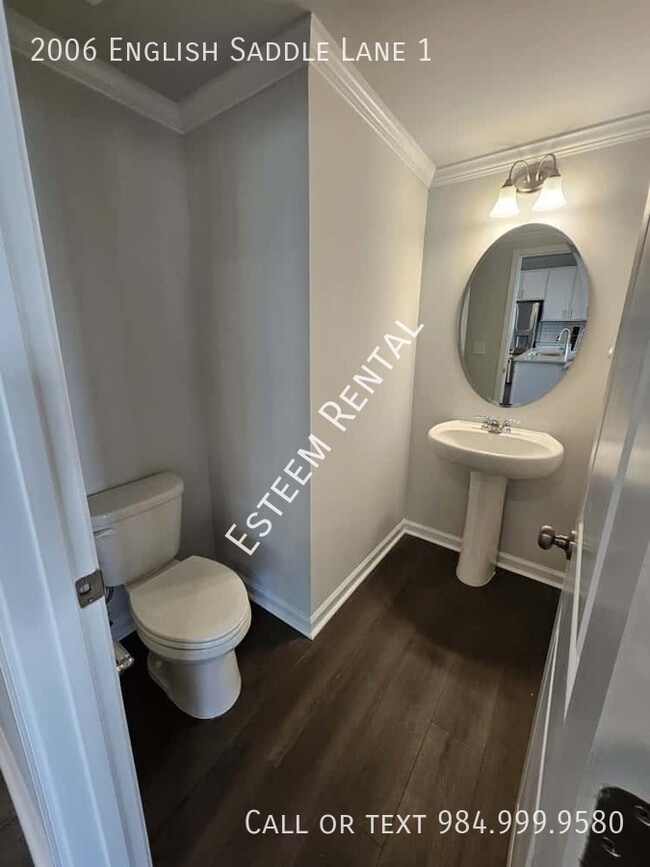 Building Photo - 2006 English Saddle Ln