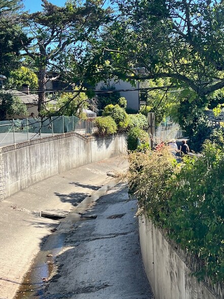 Building Photo - 1115 Sir Francis Drake Blvd