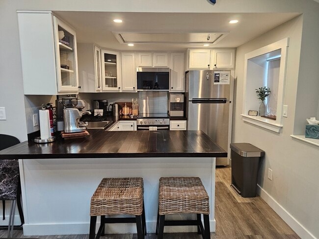 Building Photo - 90 Edgartown Rd