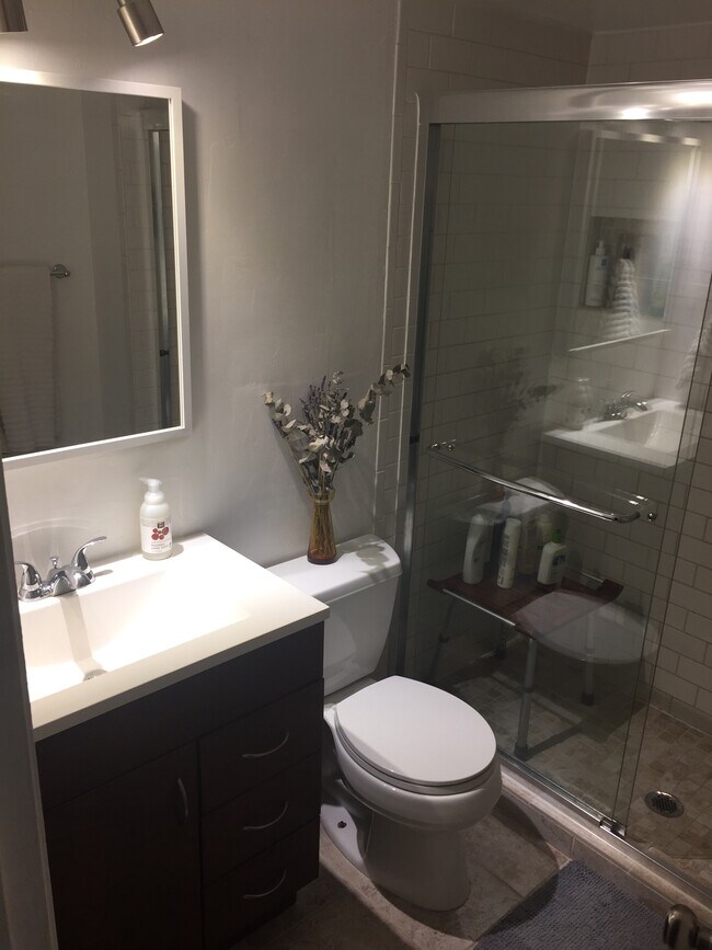 Building Photo - 2710 Douglas Ave