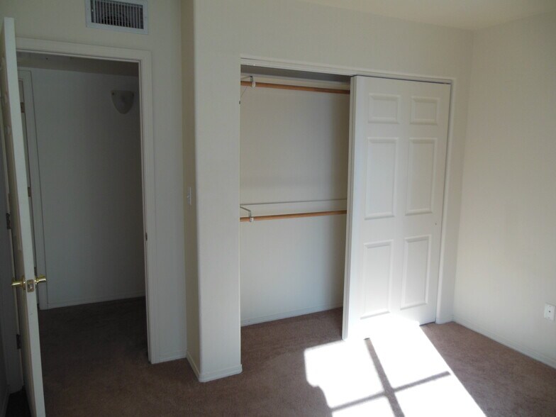 Building Photo - 1100 Goeglein Gulch #149