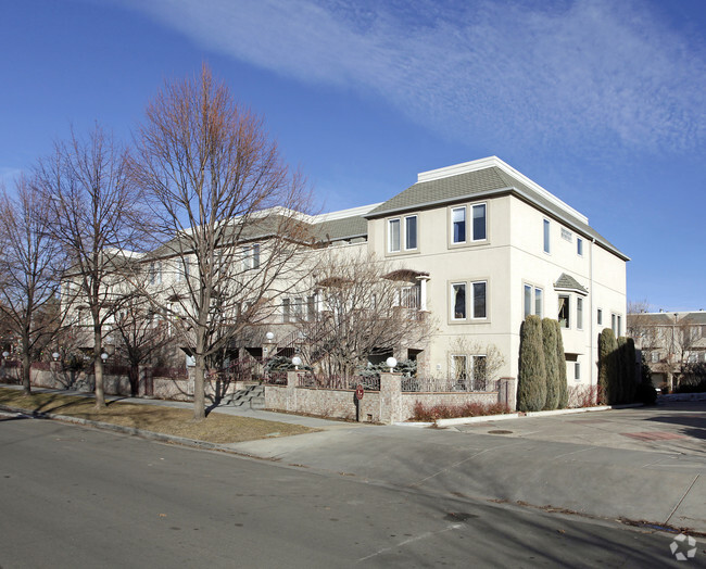 Building Photo - Alamo Placita