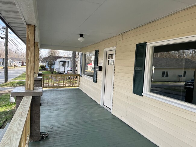 Building Photo - Three Bedroom Home Downtown Corbin, KY