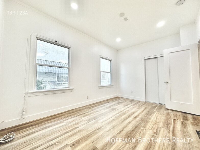 Building Photo - 330 N Spaulding Ave