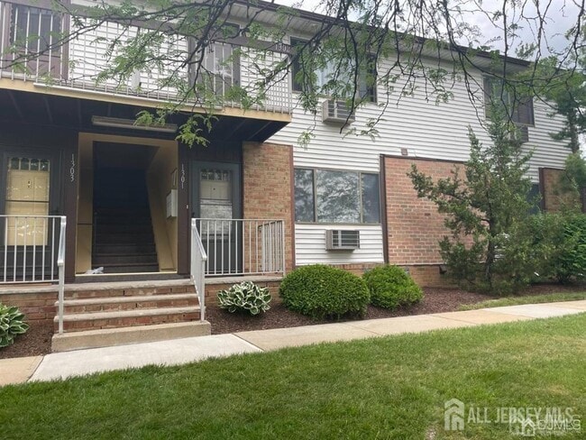 Primary Photo - 1301 Cricket Ln