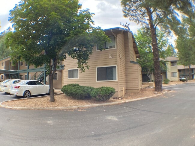 Primary Photo - Don't miss out on this charming 2-bedroom,...