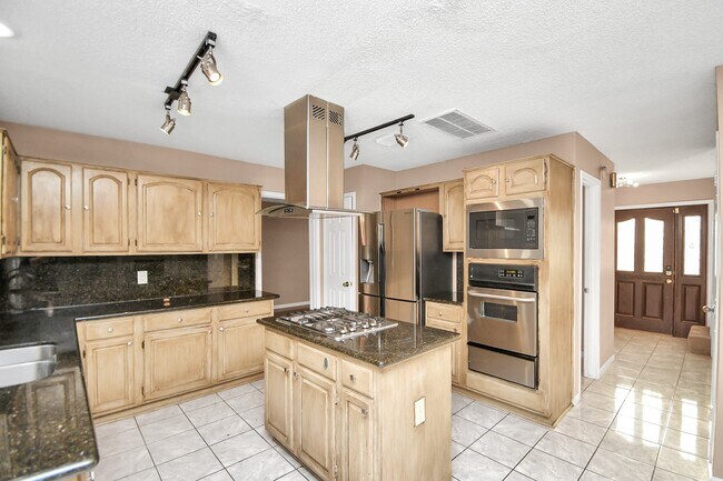 Building Photo - 8723 Rocky Valley Dr