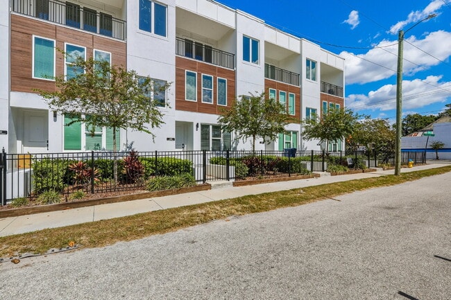 Building Photo - Luxurious 3 Bedroom Condo with Spacious Layout and Prime Location in Tampa, FL!