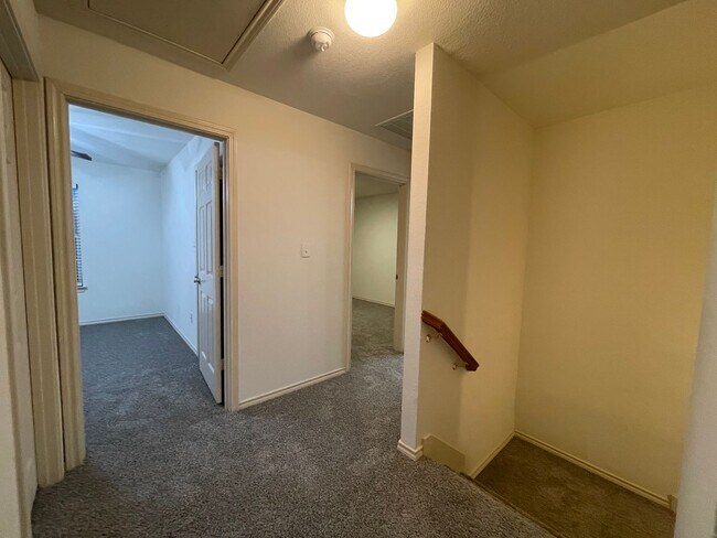 Building Photo - 1109-1111 Parkway Trail