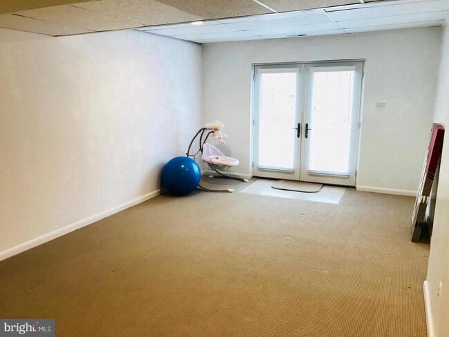 Building Photo - 15986 Cove Ln