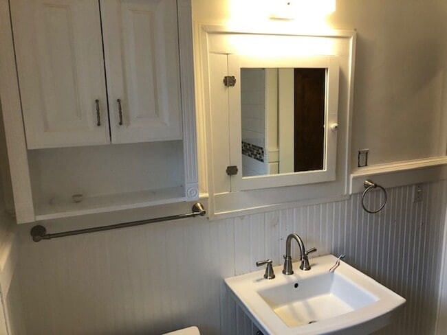Building Photo - Charming 1-Bedroom Duplex in Historic Gate...