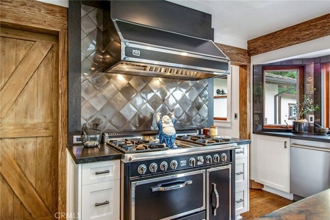 Building Photo - 27151 Mission Hills Dr
