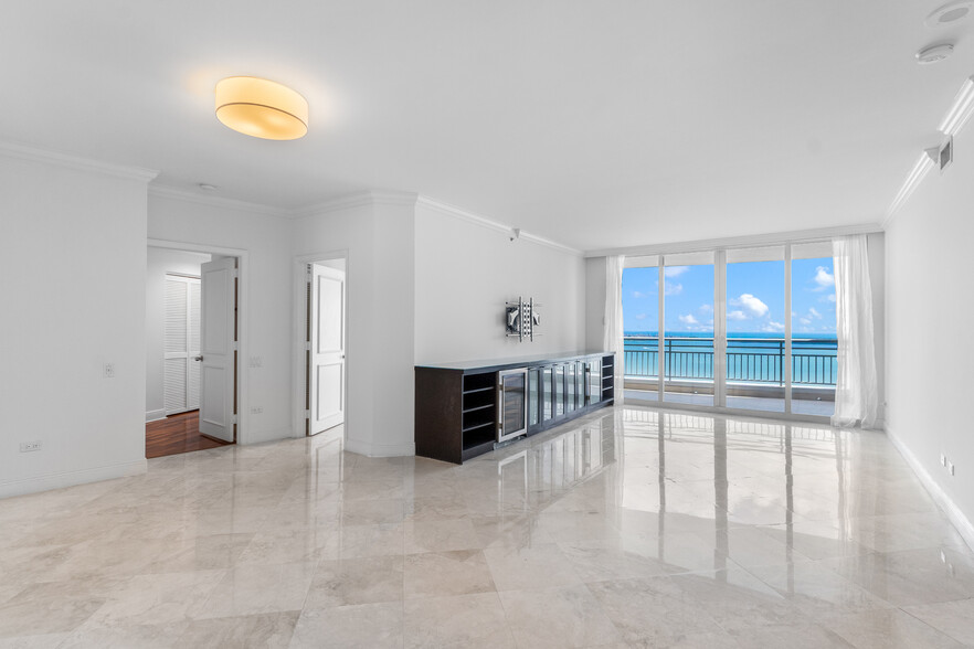 Building Photo - 808 Brickell Key Dr