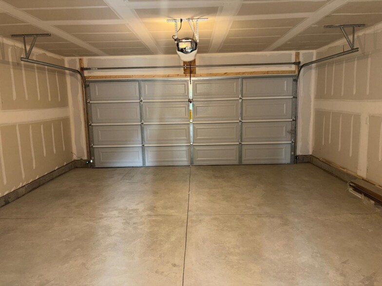 Building Photo - 7055 Blackmer Ridge Blvd