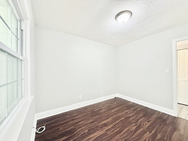 Building Photo - 5506 Staley Dr