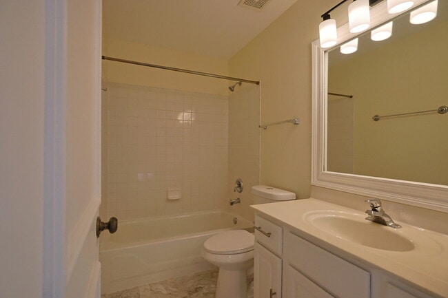 Building Photo - 14252 S Hemingway Cir