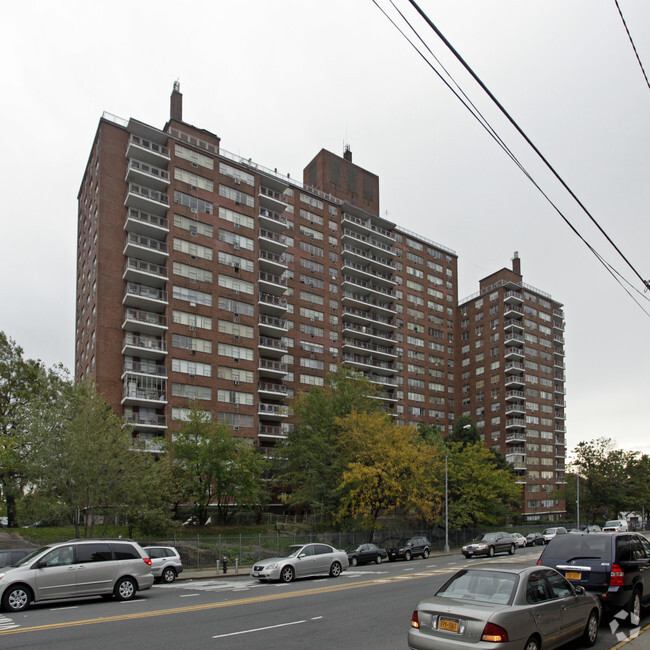 Building Photo - Bronx Park East