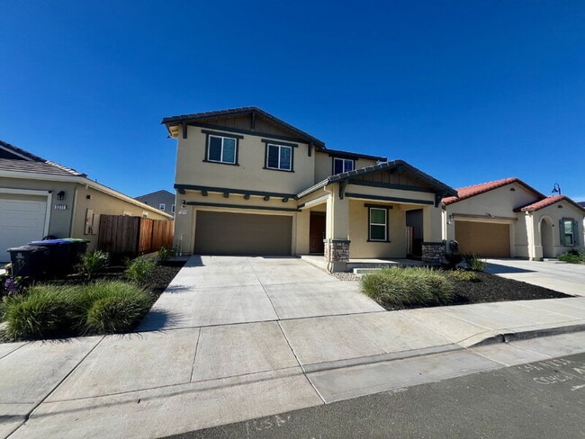 Primary Photo - 3215 Center Dr