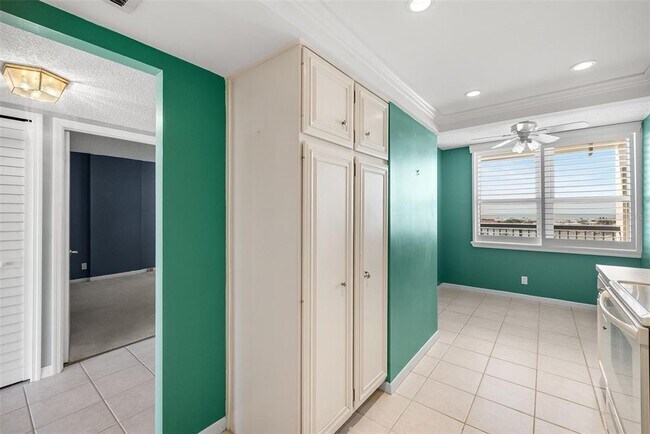 Building Photo - 9415 Blind Pass Rd