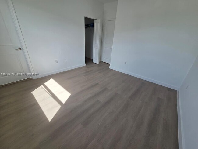 Building Photo - 1844 SE 27th Rd