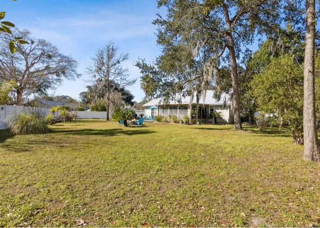 Building Photo - 96038 Maple Ct