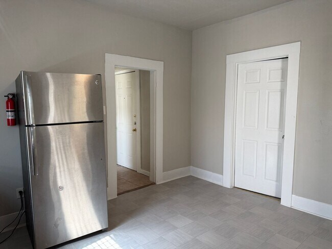 Building Photo - Single Story 2-Bedroom Home Ready for Move In!