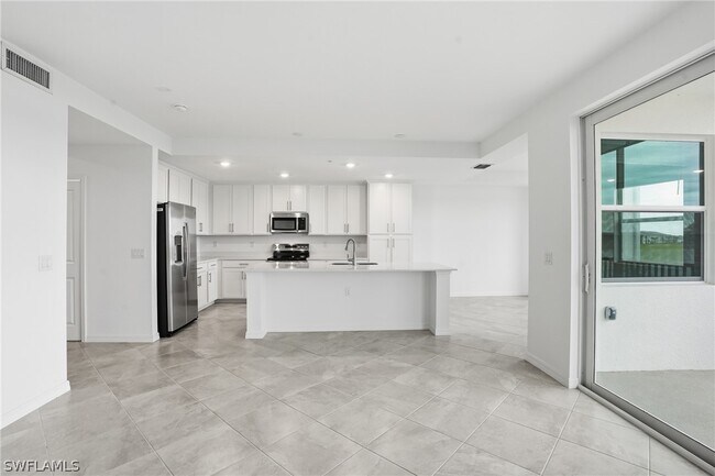 Building Photo - 15345 Grn Acrs Ave