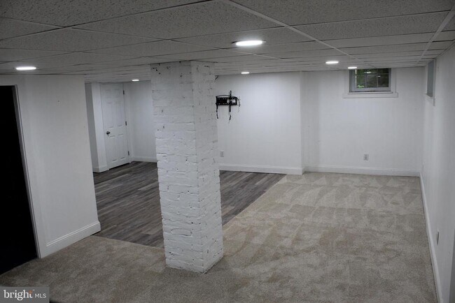 Building Photo - 490 Bancroft Rd