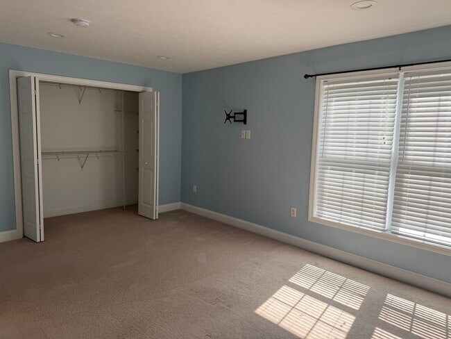 Building Photo - 4 Arbor Way