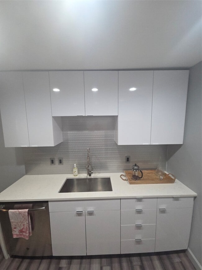 Building Photo - 2250 Bering Dr