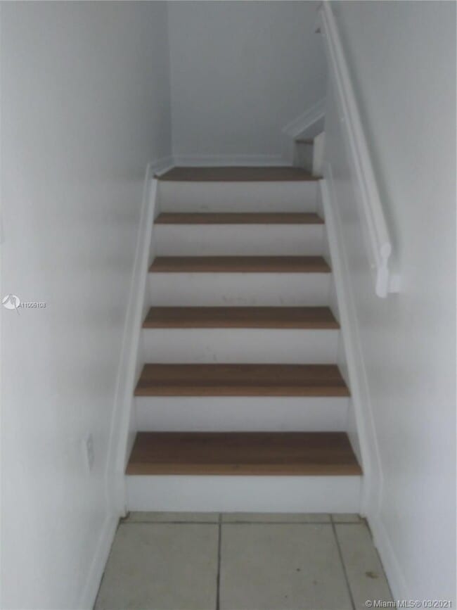 Building Photo - 638 E Mowry Ct