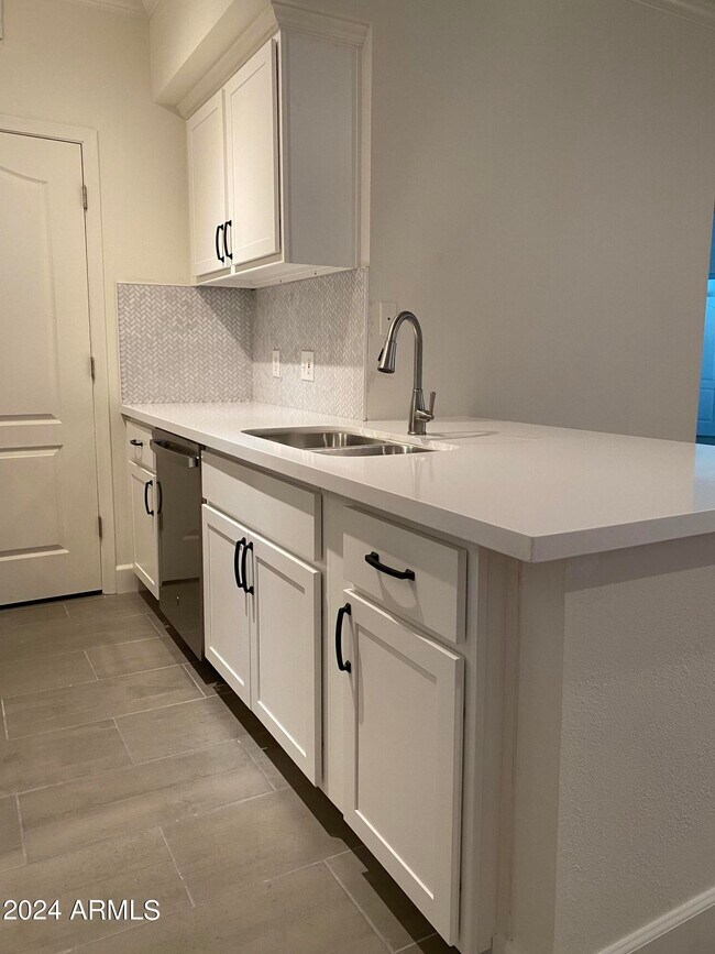 Building Photo - 1701 E Colter St