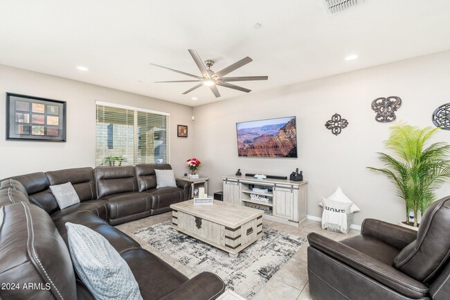 Building Photo - 10648 W Eucalyptus Rd