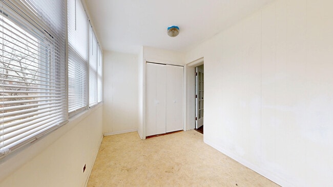 Building Photo - 6738 N Rockwell St