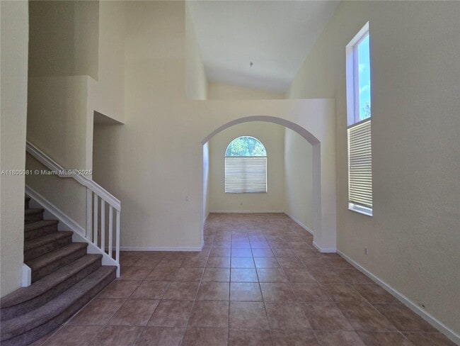 Building Photo - 1750 NE 37th Pl