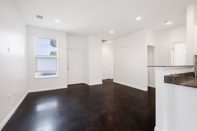 Building Photo - 6404 Carson Rdg