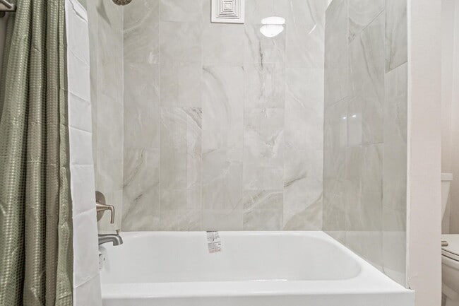 Building Photo - 4637 Alpine Ave