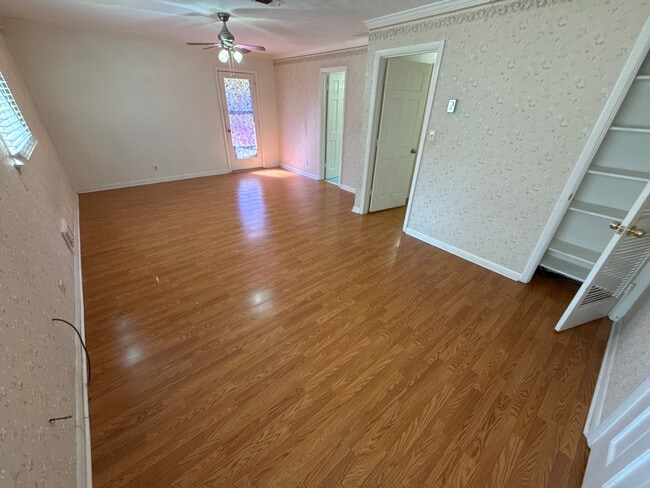 Building Photo - Room in House on Pleasant Hill Rd