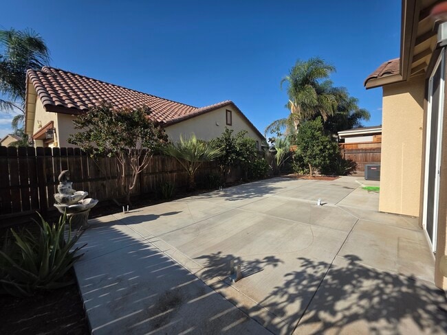 Building Photo - 1653 Clover Ct