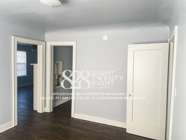 Building Photo - Historic 2nd Level Apartment Minutes from the Plaza District in OKC!