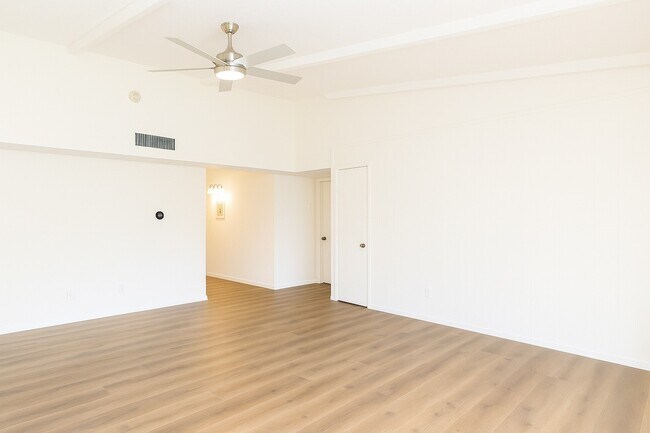 Building Photo - 5126 Sprey Dr