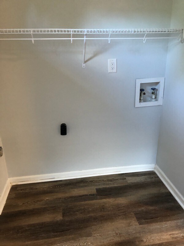 Building Photo - Forest Hills Completely Remodeled Duplex