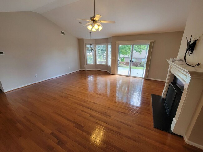 Building Photo - 3 Bed, 2 bath Home Available in Anderson