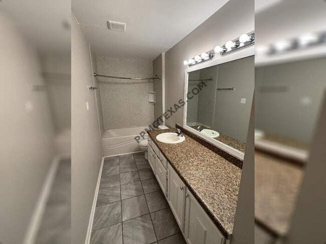 Building Photo - 11 Riata Ct