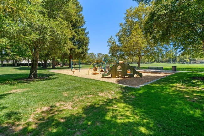 Building Photo - 3916 Promenade Way