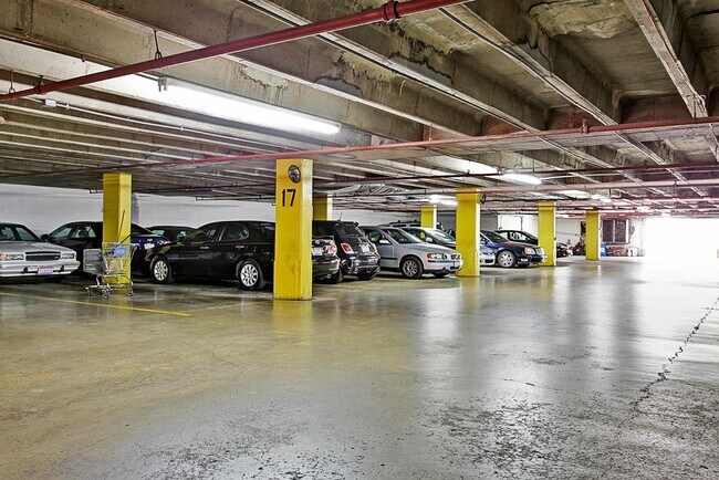 Building Photo - 1000 Urlin Ave