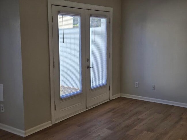 Building Photo - Wonderful 3 bedroom 1.5 bath Townhome in Williamsburg!